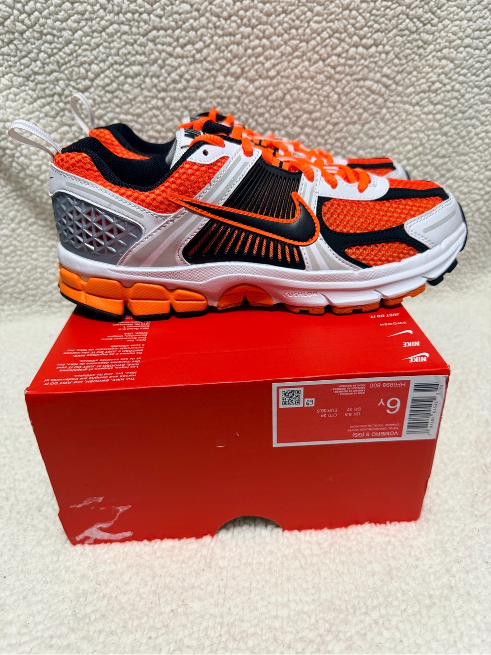 Nike Vomero 5 (GS) Big Kids Size 6y Women’s Size 7.5